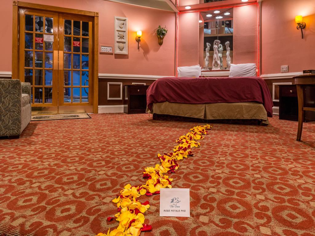 Inn Of The Dove Romantic Luxury & Business Suites Бенсалем Экстерьер фото