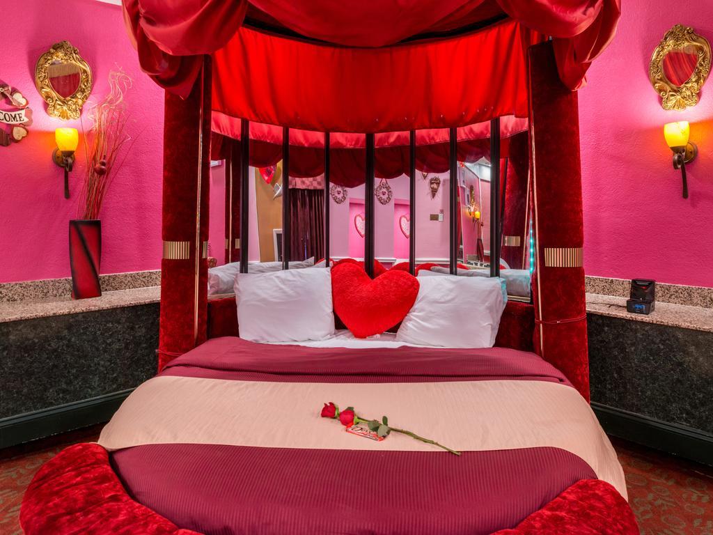 Inn Of The Dove Romantic Luxury & Business Suites Бенсалем Экстерьер фото